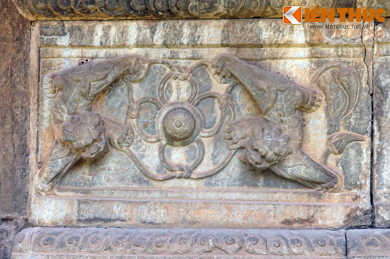 Hình ảnh chạm khắc ở đây sống động tươi vui hàm chứa ý nghĩa Phật đạo và đặc biệt mang đậm nét tính chất nghệ thuật thiền.