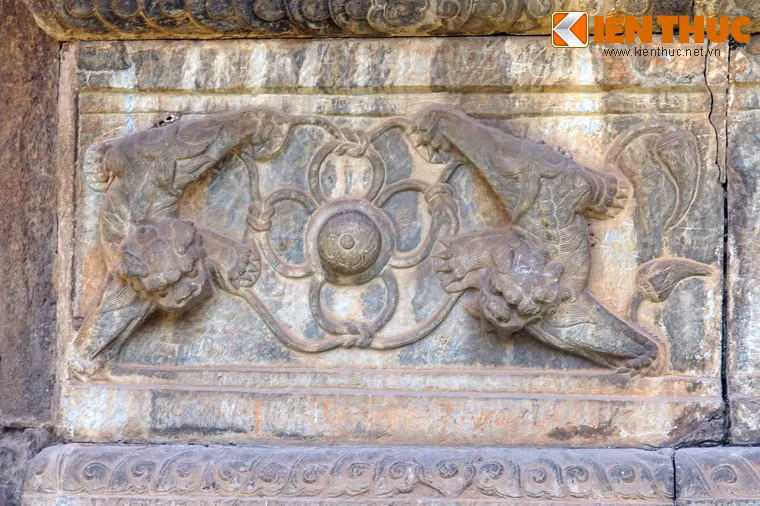 Hình ảnh chạm khắc ở đây sống động tươi vui hàm chứa ý nghĩa Phật đạo và đặc biệt mang đậm nét tính chất nghệ thuật thiền.