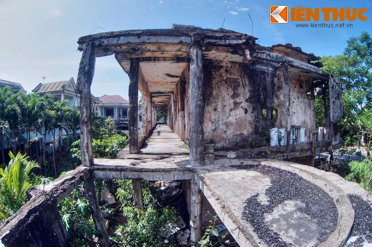 Ngôi trường này là một cơ sở giáo dục tư thục do Hội Phật giáo Quảng Trị xây dựng năm 1959 bằng phong trào phát tâm quyên góp gạo Bồ Đề từ đạo hữu và dân chúng. Năm 1972, khi quân đội Mỹ - Thiệu đưa quân tái chiếm thị xã Quảng Trị, trường Bồ Đề trở thành một chốt chiến đấu quan trọng của quân ta.