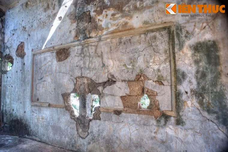 Những tấm bảng trở thành nơi lưu giữ bài học không bao giờ phai mờ về sự nghiệt ngã của chiến tranh.