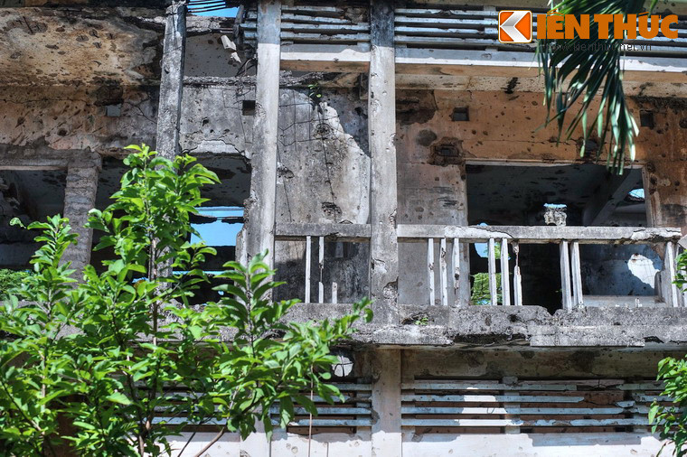 Tại ngôi trường này, quân ta đã chốt giữ từng dãy hành lang, từng phòng học, đánh trả hàng trăm đợt phản kích, gây cho địch những thiệt hại nặng nề.