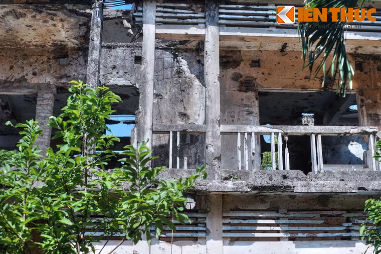 Tại ngôi trường này, quân ta đã chốt giữ từng dãy hành lang, từng phòng học, đánh trả hàng trăm đợt phản kích, gây cho địch những thiệt hại nặng nề.