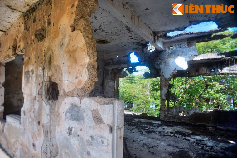 Lương bom đạn khổng lổ đã huỷ diệt hầu như toàn bộ thị xã Quảng Trị. Dù bị tàn phá nặng nề, trường Bồ Đề là một trong ít ỏi những kiến trúc đứng vững tại thị xã sau khi cuộc chiến kết thúc.