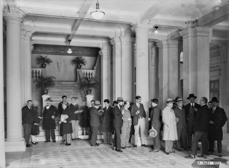 Bên trong sảnh chính.