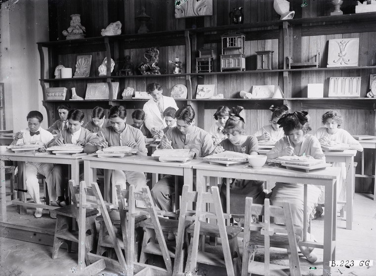 Trong lớp học mỹ thuật.