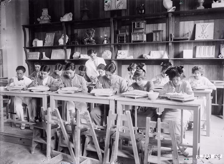 Trong lớp học mỹ thuật.