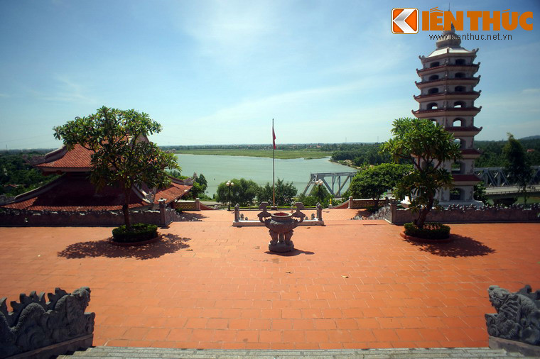 Sau ba tháng, một loạt bom khác cũng đã cướp đi mạng sống của 15 chàng trai, cô gái C130 thanh niên xung phong quê Thái Bình khi đang tiếp sức cho phà Long Đại.