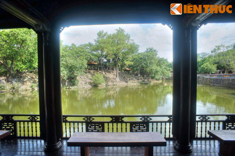 Từ nhà Tiền doanh của Xung Khiêm Tạ nhìn ra hồ Lưu Khiêm.