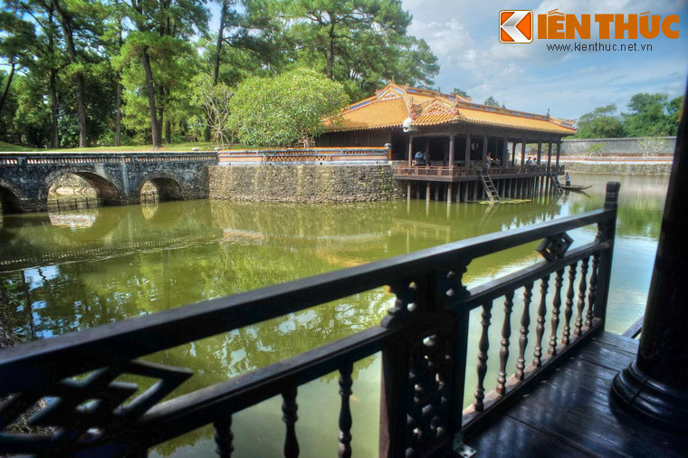 Từ Dũ Khiêm Tạ nhìn ra Xung Khiêm Tạ.