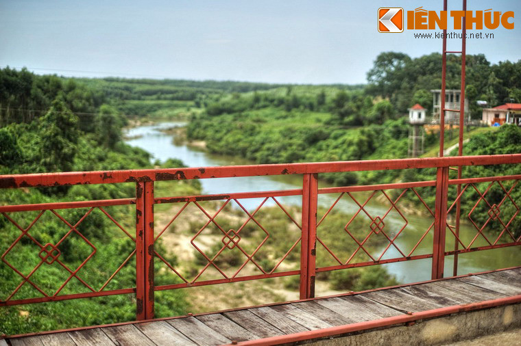 Từ khi Nghĩa trang Liệt sĩ Quốc gia Trường Sơn được xây dựng, cây cầu trở thành điểm đến của hàng triệu lượt người đến dâng hương cho người thân và tưởng niệm các liệt sĩ đã anh dũng hy sinh trên suốt dọc đường Trường Sơn trong những năm đánh Mĩ.