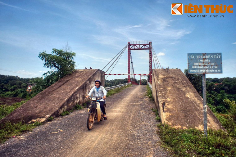 Sự hiện diện của cây cầu đã khiến dòng chảy nhân lực, vũ khí và hàng hóa vào Nam diễn ra thuận lợi hơn rất nhiều, tiết kiệm đáng kể thời gian, công sức và cả xương máu của đồng bào và chiến sĩ.