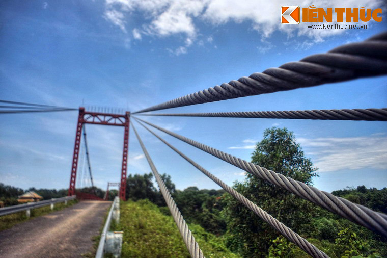 Tuy nhiên, trong trận lũ lớn năm 2005, cây cầu cây cầu lịch sử đã bị cuốn trôi.