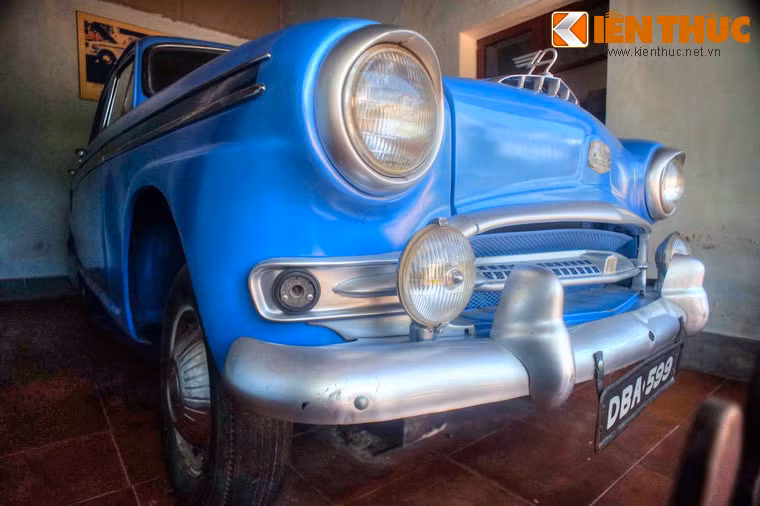 Nhà báo David Halberstam của tờ New York Times đã tường thuật rằng: “Ngài Thích Quảng Đức cùng đến với một đoàn diễu hành từ một ngôi chùa gần đó. Khoảng 350 tăng ni đi thành đội hình hai hàng dọc, dẫn đầu là một chiếc xe hơi hiệu Austin, Ngài ngồi trong đó...”.