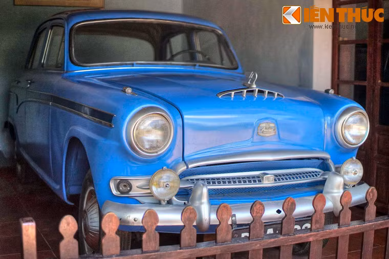 Ngược dòng lịch sử, vào mùa Phật Ðản 1963, không khí chính trị miền Nam căng thẳng đến nghẹt thở, không có lối thoát cho hòa bình dưới chính quyền Ngô Đình Diệm. Lửa cháy ngút trời cùng với bàn tay thép đàn áp những người cộng sản và giới Phật giáo.