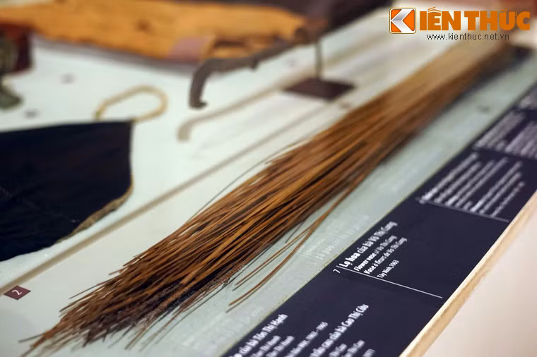 Chổi của bà Lê Thị Khá dùng giấu tài liệu tại Cai Lậy, Tiền Giang năm 1971.