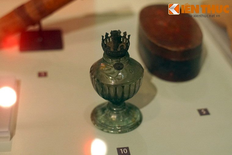 Đèn dầu bà Nguyễn Thị Thạnh dùng để làm ám hiệu khi hoạt động bí mật tại Trảng Bàng, Tây Ninh, 1970-1975.