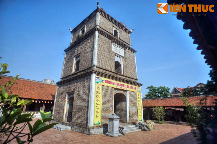 Theo thời gian, tòa tháp cổ đã mất đi 6 tầng trên, nay chỉ còn ba tầng dưới, với chiều cao khoảng 17 mét. Dù không còn nguyên vẹn nhưng tháp vẫn toát lên vẻ uy nghiêm.