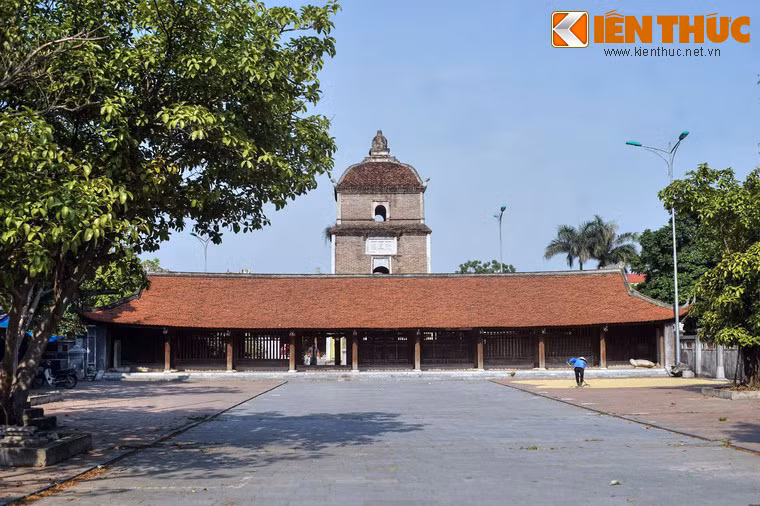 Huyen bi bao thap dac biet cua ngoi chua co nhat VN