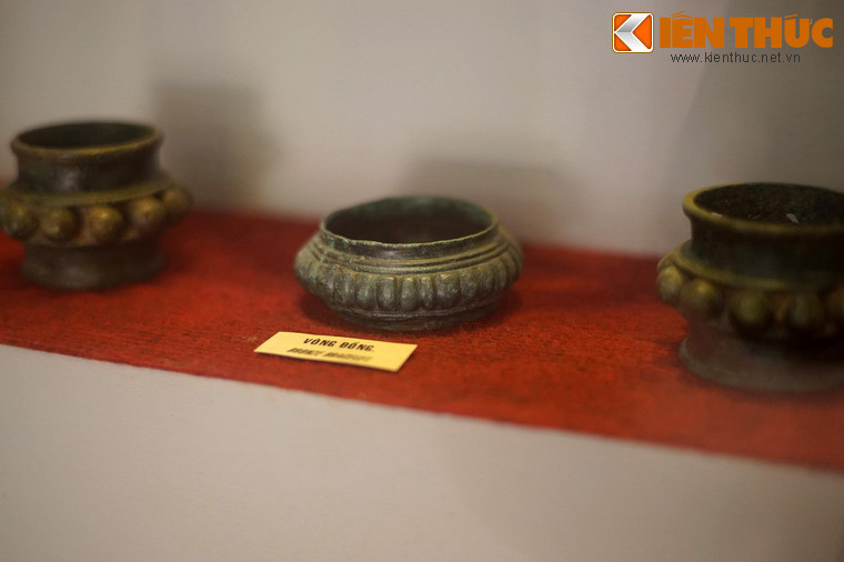 Vòng tay bằng đồng của người Cát Tiên.