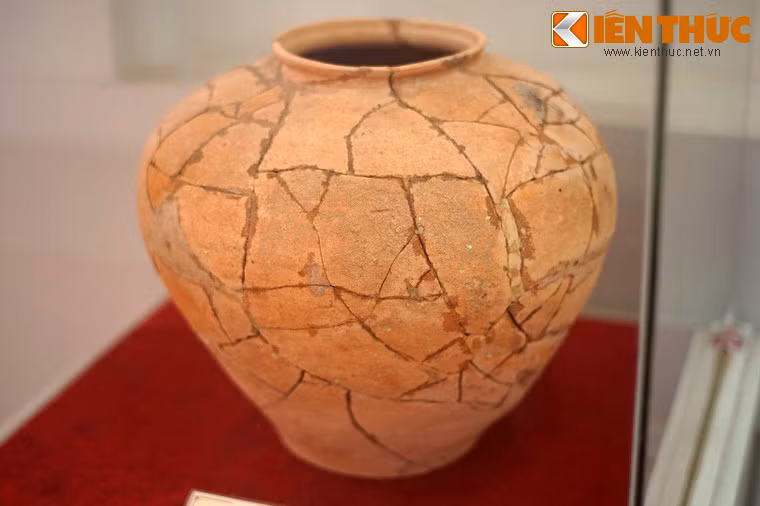 Mộ vò, một hình thức khác của tục hỏa táng trong văn hóa Cát Tiên.