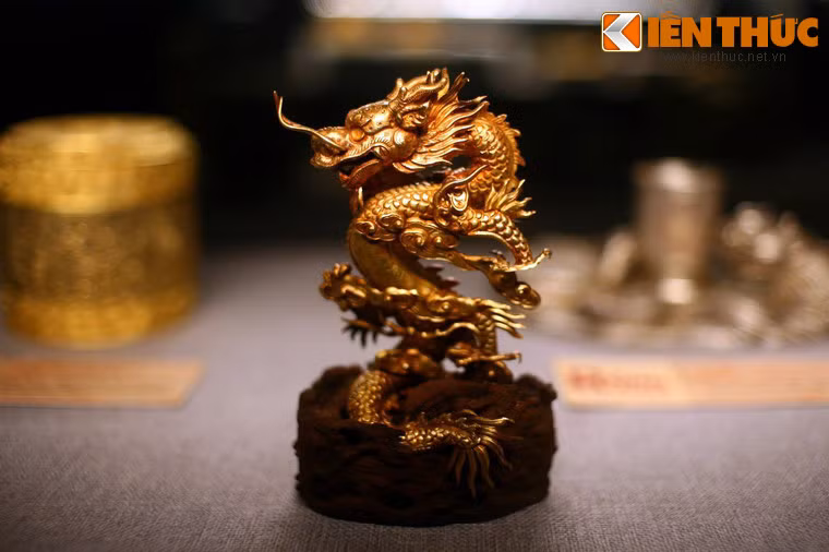 Tượng rồng bằng vàng khối, niên hiệu Thiệu Trị thứ 2 (1842).