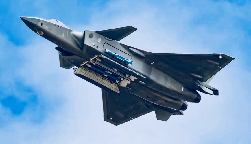 Hiện nay Tập đoàn công nghiệp hàng không Thành Đô (Chengdu) của Trung Quốc đang tích cực sản xuất chiến đấu cơ thế hệ 5 J-20 để bàn giao cho không quân nước này.