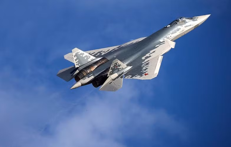 Mới đây, vụ tai nạn xảy ra với chiếc tiêm kích tàng hình thế hệ 5 Su-57 thuộc đợt sản xuất hàng loạt đầu tiên cho không quân Nga đã dẫn tới hậu quả nghiêm trọng là quá trình giao hàng sẽ chậm lại ít nhất 6 tháng để tìm lỗi kỹ thuật.