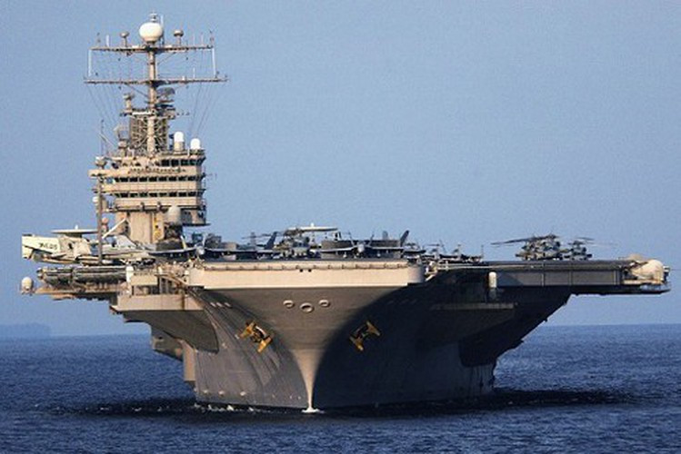 Tư lệnh IRGC Hossein Salami từng khẳng định "tàu sân bay đối phương" sẽ không thể an toàn nếu áp sát bờ biển nước này.