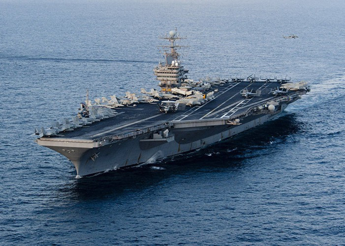 Hộ tống USS Abraham Lincoln là nhóm chiến hạm gồm tàu tuần dương USS Leyte Gulf cùng các khu trục hạm USS Bainbridge, USS Gonzalez, USS Mason và USS Nitze.