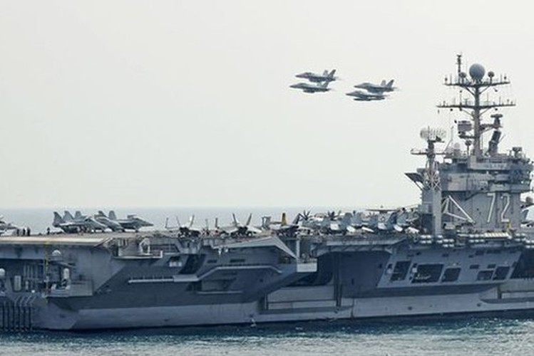 Hàng không mẫu hạm Mỹ được trang bị nhiều hệ thống tác chiến điện tử, mồi bẫy và vũ khí tầm ngắn nhằm đối phó với tên lửa, bom và xuồng vũ trang của Iran.