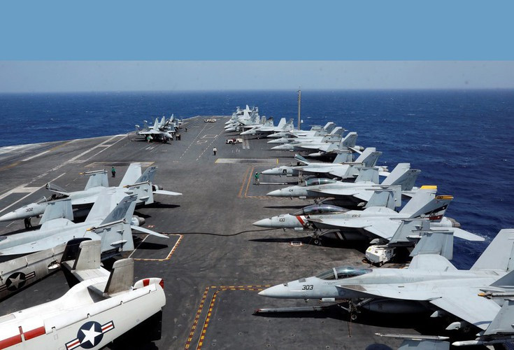 Nhóm tác chiến tàu sân bay Abraham Lincoln được Mỹ triển khai đến Vùng Vịnh từ tháng 5, sau khi có tin tình báo rằng Iran đang chuyển tên lửa đạn đạo tầm ngắn lên các tàu ở vịnh Ba Tư.