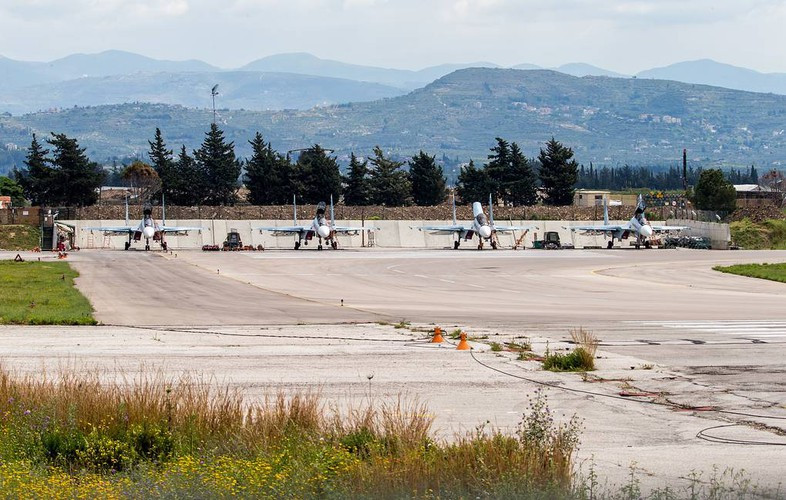 Mặc dù bác bỏ việc gặp phải thiệt hại tại căn cứ Hmeimim nhưng đại diện quân đội Nga ở Syria cũng công nhận việc tạm ngừng các chuyến bay sẽ khiến cho binh sĩ quân đội Syria gặp khó khăn trên chiến trường.