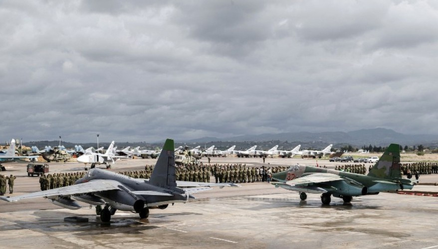 "Theo nguồn tin, điều kiện thời tiết xấu ở phía Tây Bắc Syria đã dẫn đến việc bắt buộc phải tạm dừng các chuyến xuất kích của máy bay chiến đấu thuộc không quân Nga và Syria".