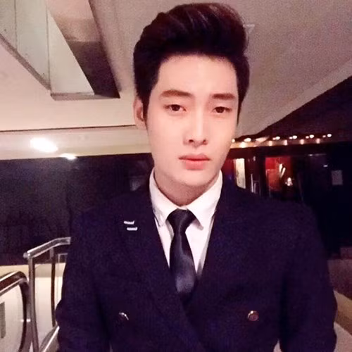 Chàng trai luôn quan niệm sống phải có ước mơ, có niềm đam mê. Câu nói yêu thích: "Đừng bao giờ phải nói từ " giá như .. thì .. ".