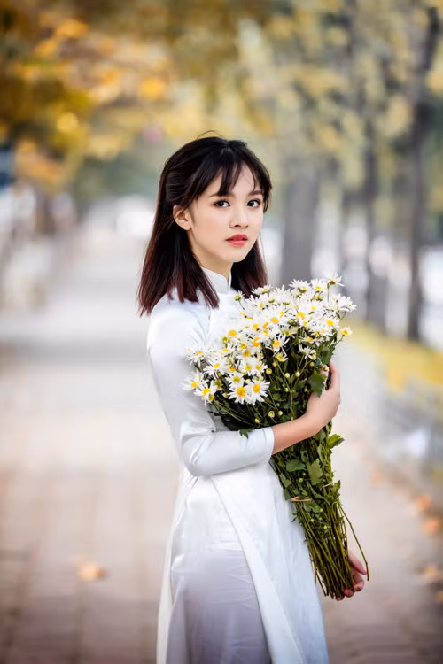 Bước ra từ bộ phim “Bánh đúc có xương”, Đỗ Hà Anh (sinh năm 1997, hiện là sinh viên trường ĐH Luật Hà Nội) nhận được sự yêu mến từ khán giả truyền hình. “Cô con chồng ngỗ ngược” ngày nào giờ đã trở thành thiếu nữ xinh đẹp, trưởng thành.