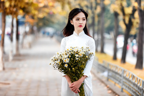 Nhưng phải đến khi vào vai "cô con chồng" cá tính, ương ngạnh trong phim "Bánh đúc có xương", tên tuổi Hà Anh mới thật sự nổi.