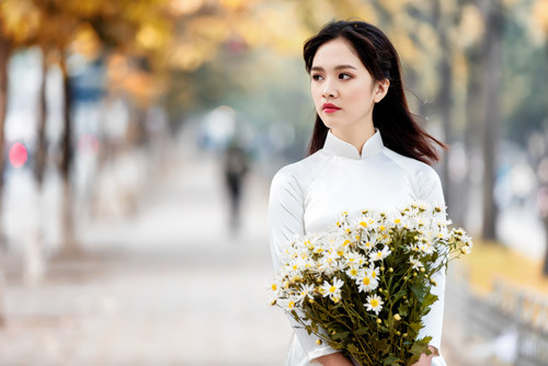 "Cô con chồng ngỗ ngược" nay đã ra dáng thiếu nữ xinh đẹp, trưởng thành.