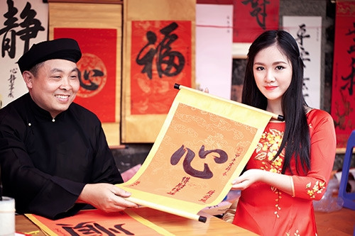 Giới trẻ hiện đại cũng có không ít người đặc biệt rất thích hồi tưởng về Tết truyền thống ngày xưa. Họ đến những con phố ông đồ, xin chữ, xin lộc ngày Tết như một cách giữ gìn những kỷ niệm xưa cũ và cầu may mắn cho năm mới.