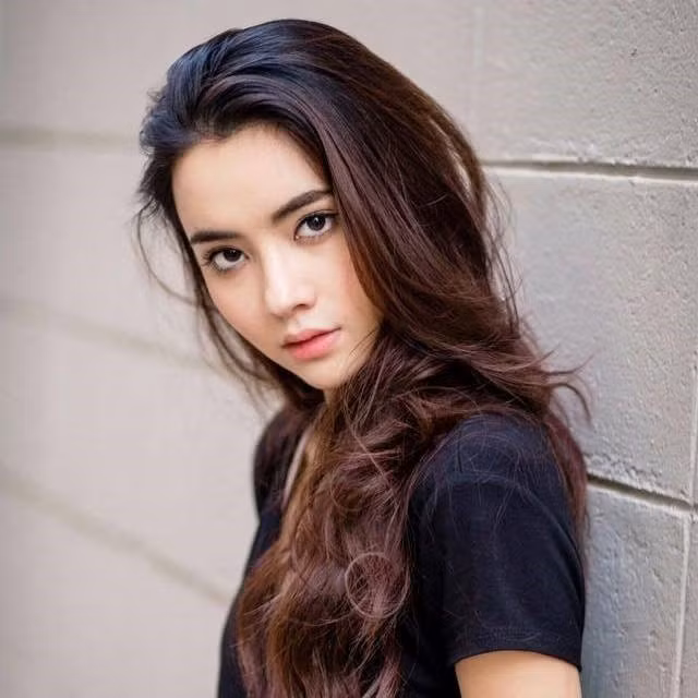 Nhiều người cho rằng Miss Teen 2011 sở hữu vẻ đẹp "không góc chết". "Cô ấy có đôi mắt sắc sảo, rất thu hút người nhìn. Tôi ngắm ảnh cô ấy mãi không thấy chán", thành viên Lê Lê bình luận.