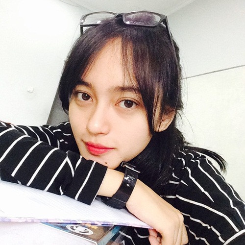 Mặt mộc của nữ bác sỹ trẻ khiến nhiều người xuýt xoa.Theo