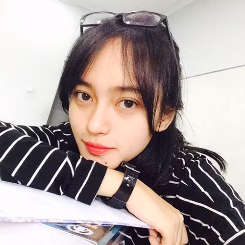 Mặt mộc của nữ bác sỹ trẻ khiến nhiều người xuýt xoa.Theo