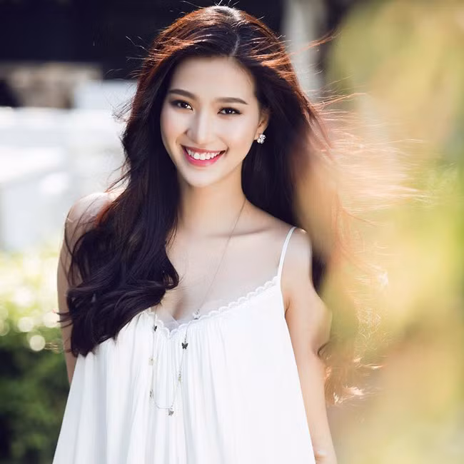 Cô sẵn sàng bỏ qua cơ hội kiếm tiền ở giai đoạn nổi tiếng nhất, tập trung học tập để trở thành một MC chuyên nghiệp.