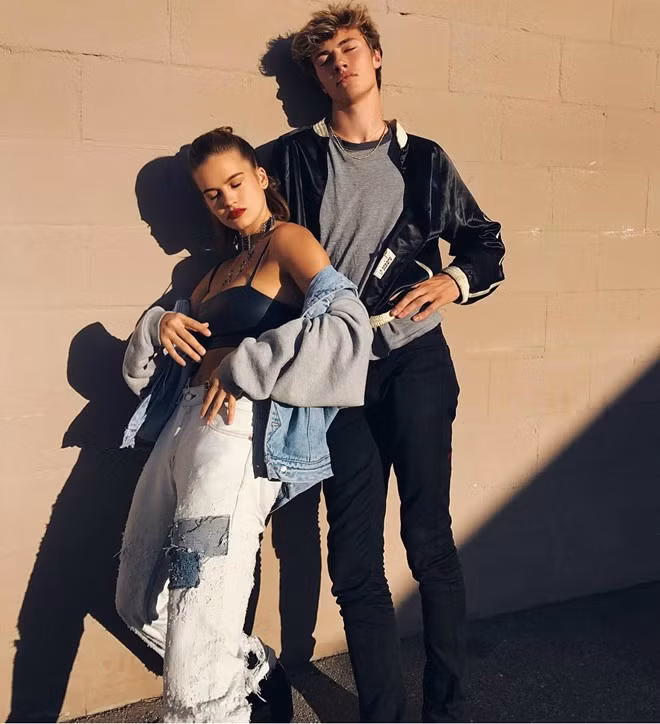 Người yêu sở hữu chiều cao nổi bật 1,89 m, Miss Teen USA 2009 trông khá nhỏ bé, dù cô cao 1,72 m.