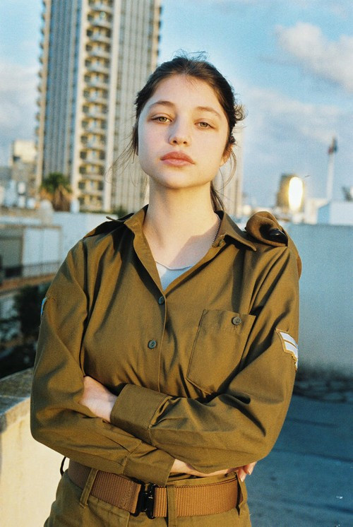 “Đẹp quá, nó đem tới cảm giác yên bình đến khó tả, giá mà cả thế giới được chiêm ngưỡng tác phẩm này thì chắc sẽ không còn ai muốn gây chiến tranh nữa”, một cư dân mạng bình luận.