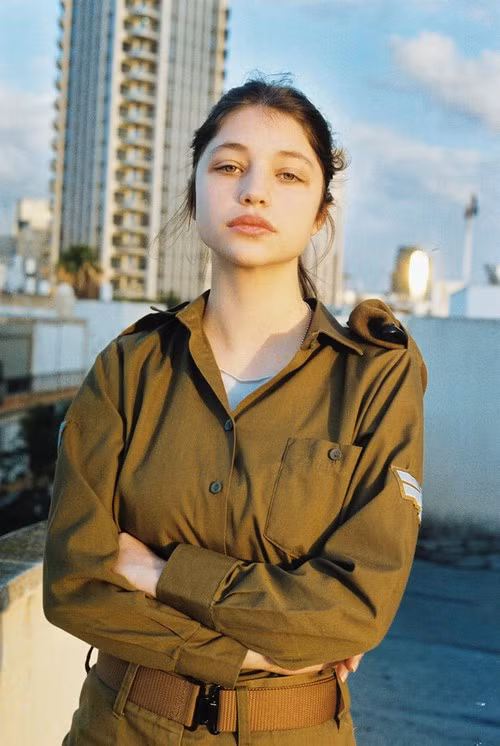 “Đẹp quá, nó đem tới cảm giác yên bình đến khó tả, giá mà cả thế giới được chiêm ngưỡng tác phẩm này thì chắc sẽ không còn ai muốn gây chiến tranh nữa”, một cư dân mạng bình luận.