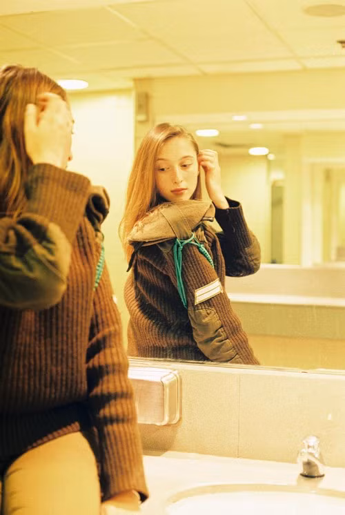 Sau khi xuất ngũ, Mayan Toledano đã chuyển tới New York, Mỹ để sinh sống và viết tiếp niềm đam mê nhiếp ảnh của mình tại đây.