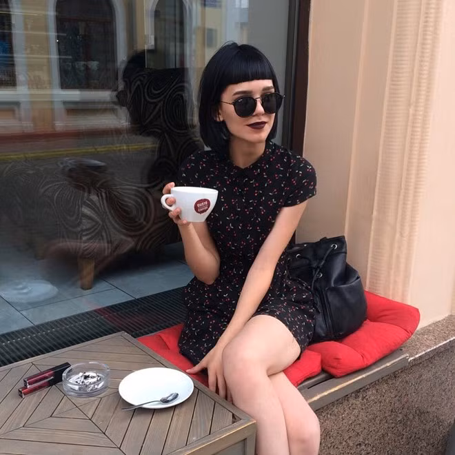 Phần lớn dân mạng nhận định con gái Tây rất ít khi để mái ngố, có kiểu tóc ấn tượng như Sarah càng hiếm hơn. Vì vậy, không khó hiểu khi 9X này nhanh chóng gây chú ý trên mạng.