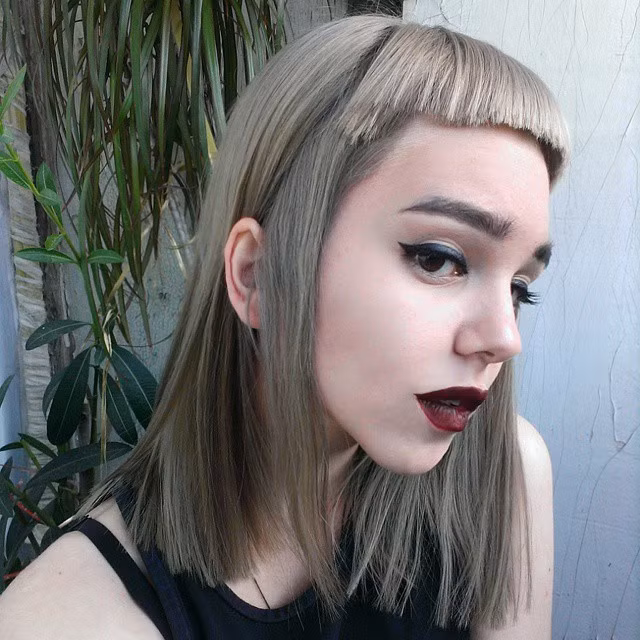 Theo đó, phần mái của 9X được cắt tỉa khá nham nhở và có lúc "ngắn cũn cỡn".