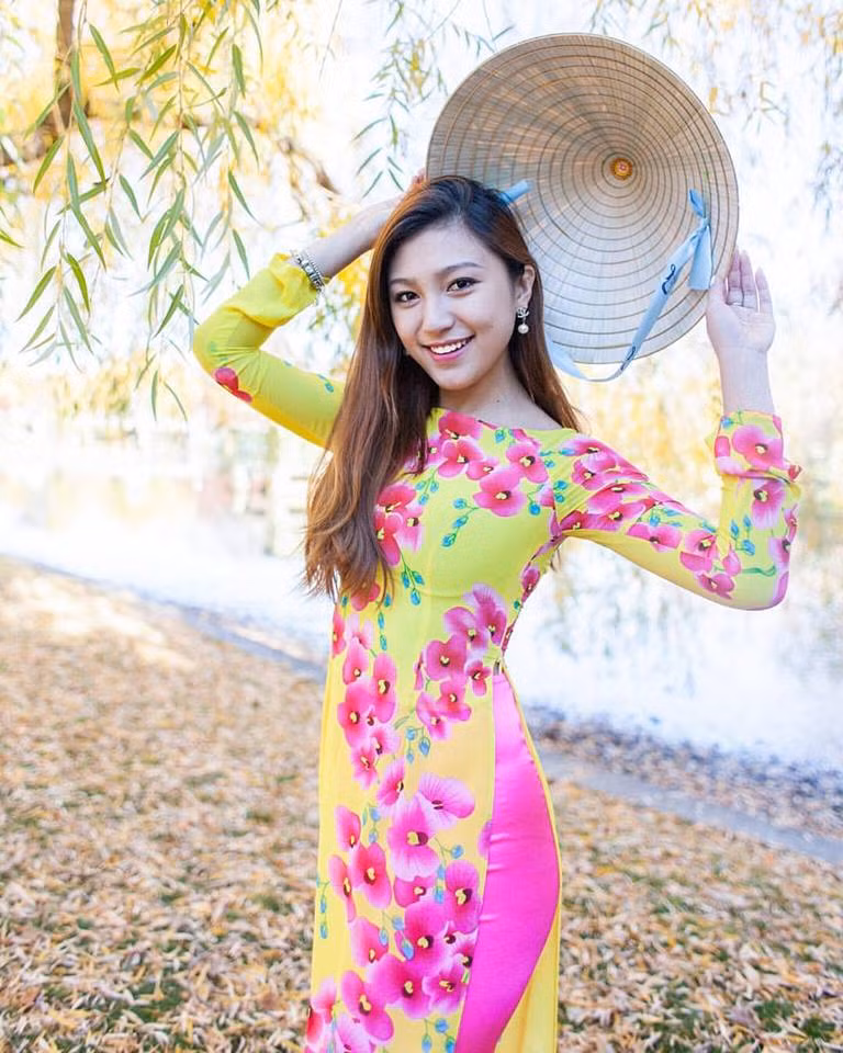 Say dam tai sac nu du hoc sinh dep nhu hoa hau