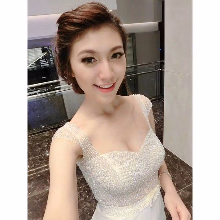 Bằng tài sắc vẹn toàn của mình cùng với tâm lý vững chắc, luôn xác định bản thân cần phấn đấu, nỗ lực hơn nữa để thực sự xứng đáng... có thể thấy với Đỗ Vân Anh, ước mơ thi hoa hậu trong tương lai hoàn toàn không khó thực hiện.